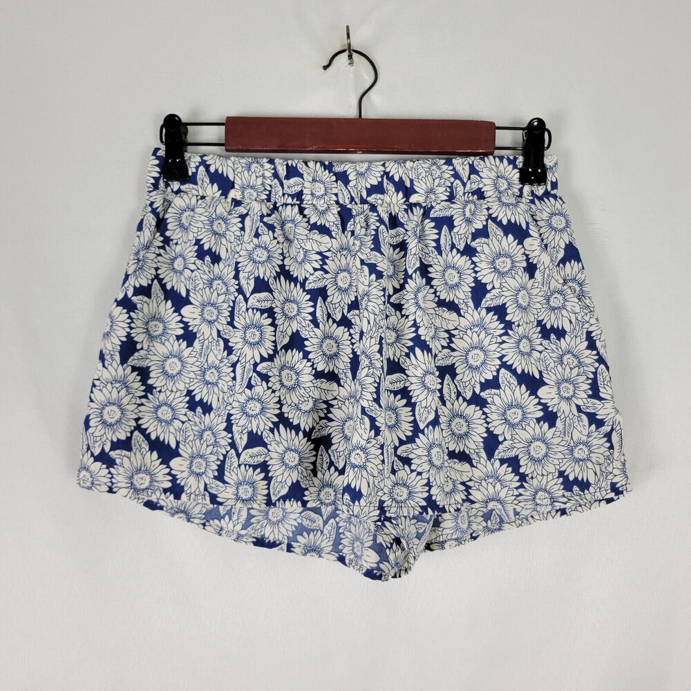 Fifty Street Shorts Womens Size Small High Rise Blue Floral Pocket Flat Front
